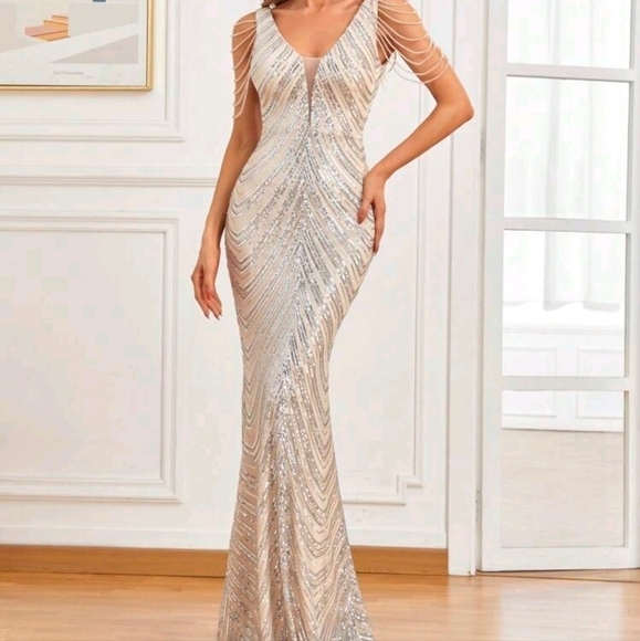 Silver, Backless, V Neck, Draped Rhinestone,  Contras Sequined Mermaid G… - Picture 8 of 16